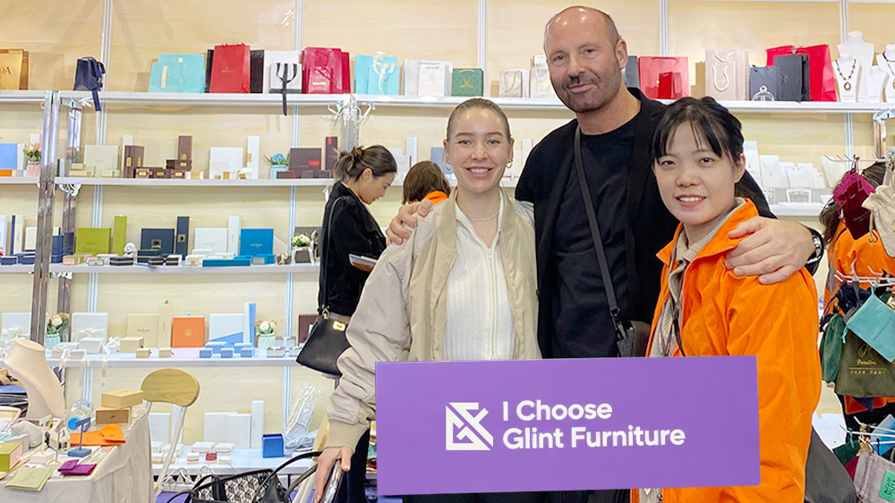 High praise from regular customers of Hong Kon...